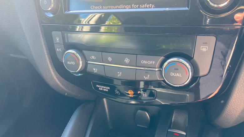 Nissan Qashqai 1.3 DiG-T Acenta Premium 5dr Petrol Hatchback